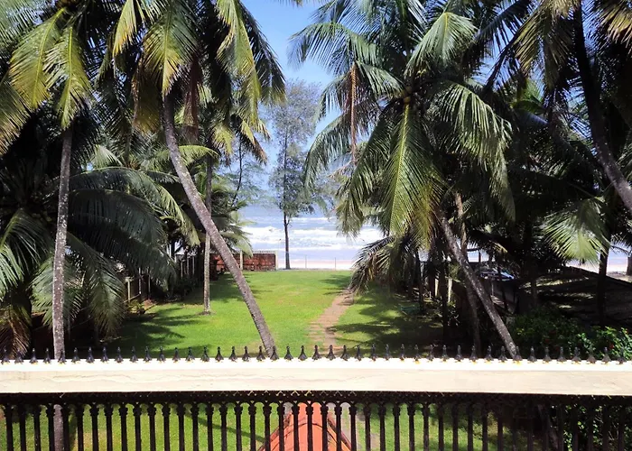 Beautiful Beach Front Villa - Beach Castle Homestay